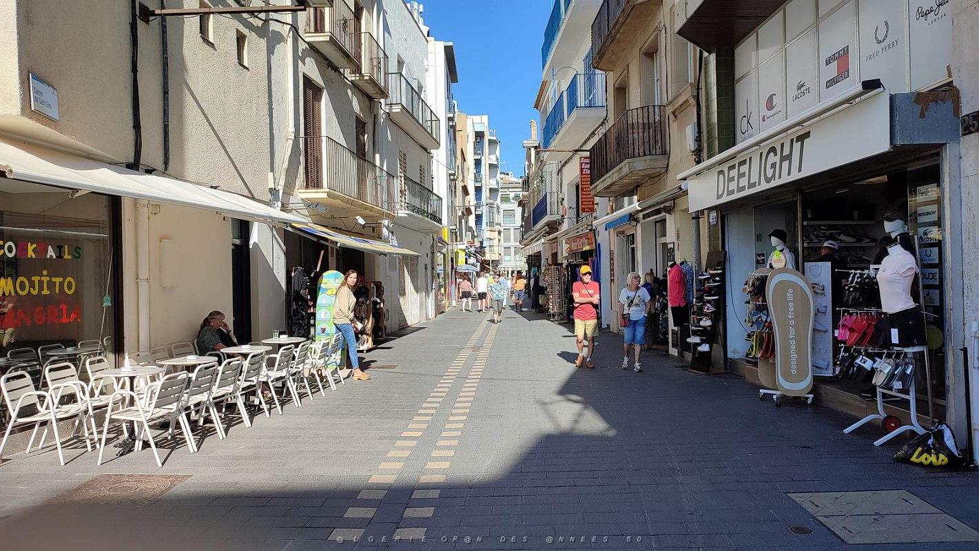 32 - Rosas - Paseo Maritime et Plage Nova.jpg